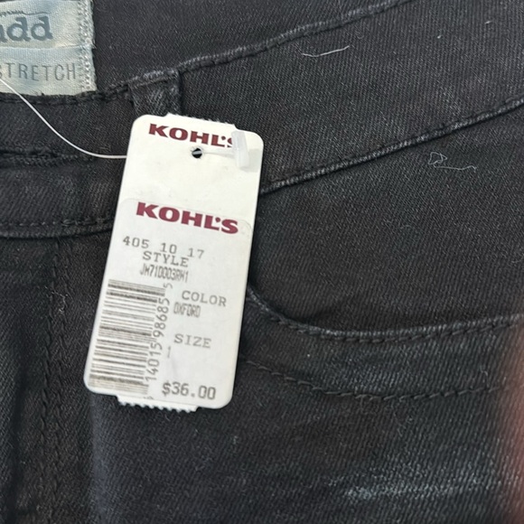 Never worn Miss black denim short - Picture 4 of 6